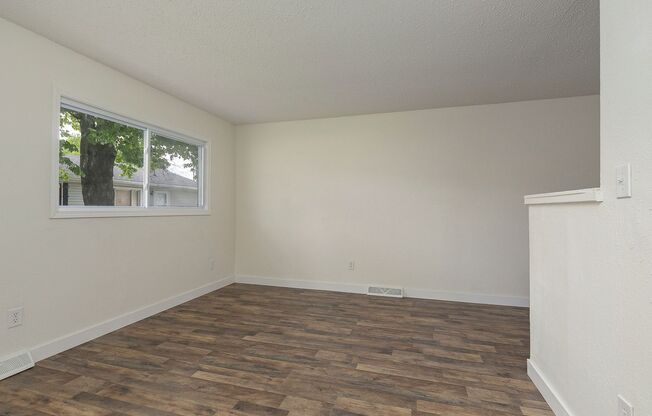 1 Bedroom | 1 Bathroom | Apartment | Located In the Heart of Downtown and Near Campus's | PETS WELCOME