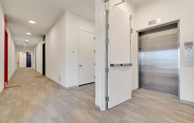 2 beds, 1 bath, $2,000, Unit # 59
