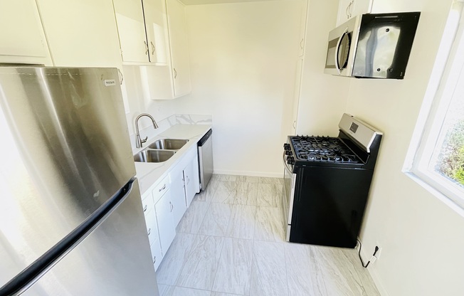 3721 MENTONE