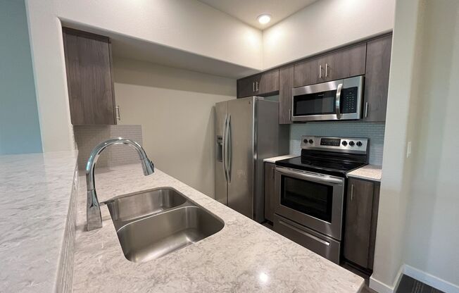 Modern 1-Bedroom Apartment with Stylish Finishes & Private Patio