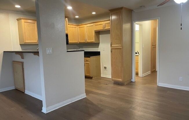 2 beds, 2 baths, 880 sqft, $2,695, Unit L-2