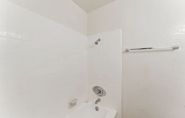 1 bed, 1 bath, $2,200, Unit 8