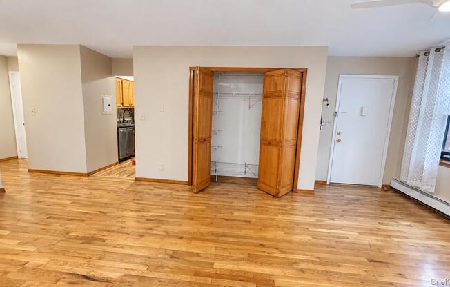 2 beds, 1 bath, 779 sqft, $4,800, Unit 1