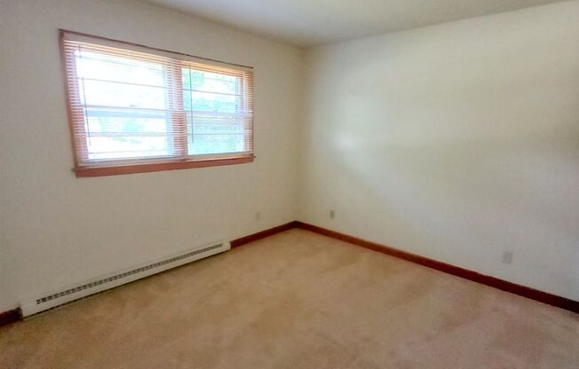 2 beds, 1 bath, 903 sqft, $1,240, Unit M-5