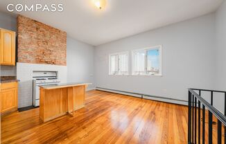 2 beds, 1.5 baths, $3,200, Unit 1R