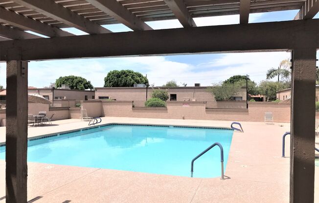 **BEAUTIFUL RENOVATED 2 BEDROOM/2 BATHROOM PATIO HOME IN CHANDLER (CHANDLER BLVD & COOPER)**