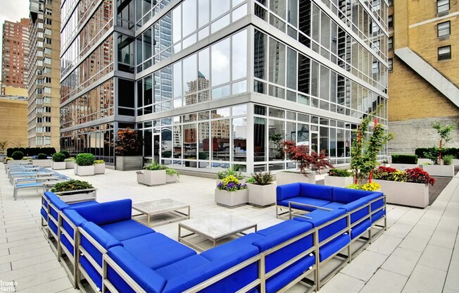 1 bed, 1.5 baths, 988 sqft, $6,280, Unit 3301