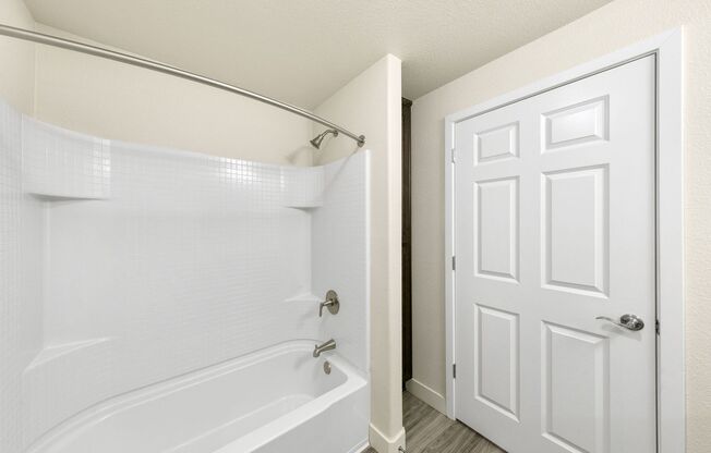 3 beds, 2 baths, 1,330 sqft, $2,805, Unit 1663 - 1106