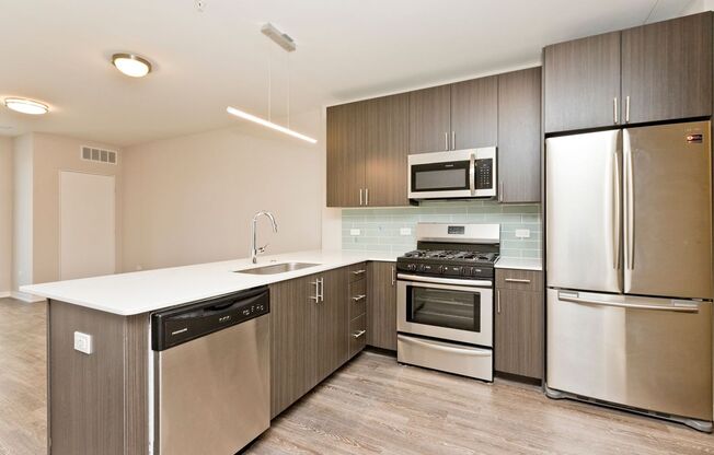 2 beds, 2 baths, 869 sqft, $4,150, Unit 1552-601