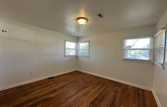 2 beds, 1 bath, $895