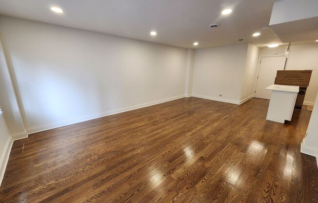 2 beds, 1.5 baths, 900 sqft, $2,895, Unit 204