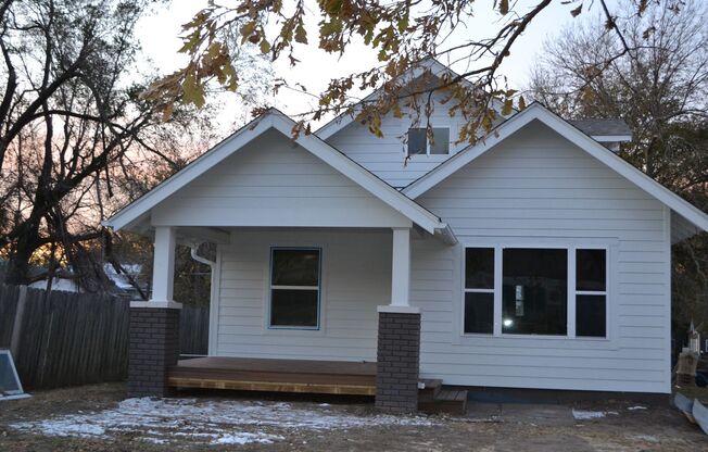 Remodeled 3-4 bedroom, open floor plan, New windows, roof, siding, gutters, flooring, paint, blinds and more!!!