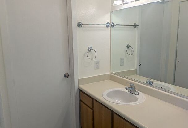 2 beds, 1 bath, $1,900, Unit # #A 201