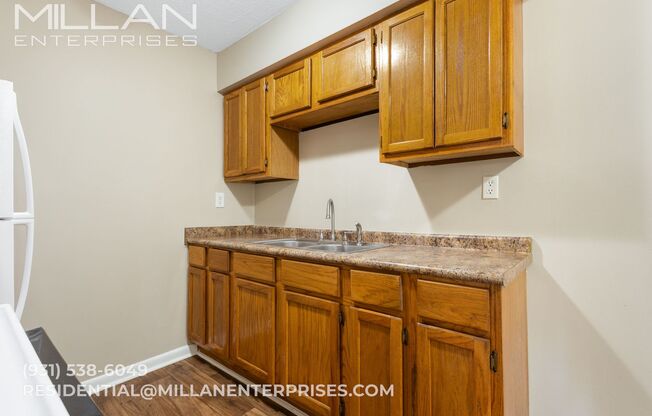 2 beds, 1 bath, 650 sqft, $975, Unit 100 Valley View Drive; Apt. B15