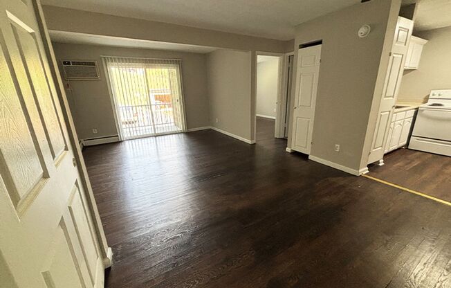 1 bed, 1 bath, 560 sqft, $825, Unit 720-10
