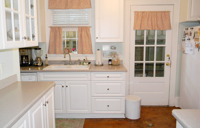ARDSLEY PARK COTTAGE NEAR MCCAULEY PARK