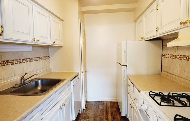 2 beds, 2 baths, 884 sqft, $1,495, Unit K-11