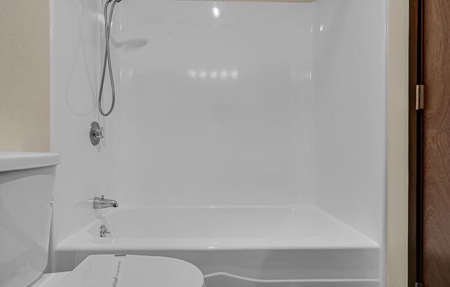 2 beds, 1.5 baths, 1,050 sqft, $2,049, Unit 214-774C