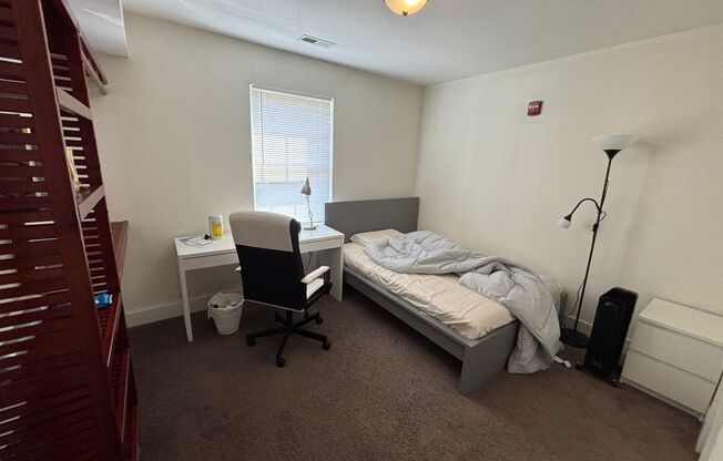3 beds, 3 baths, 787 sqft, $1,875, Unit Unit 09