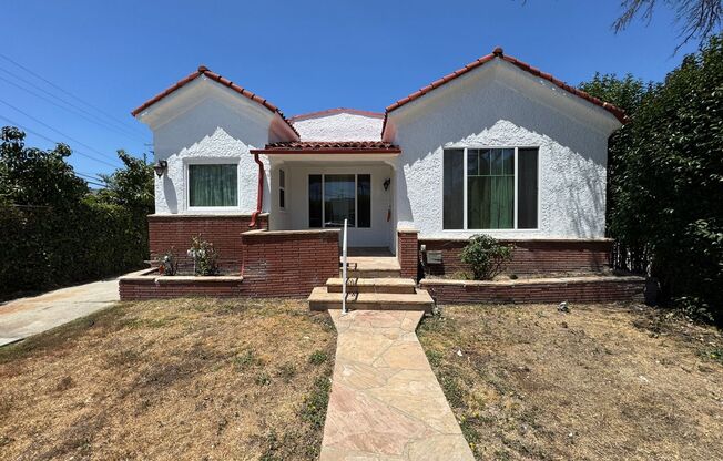 Gorgeous and Spacious 3-Bedroom 2-Bath home with Built-In BBQ, Garage, Hardwood Floors & Yard! MOVE-IN SPECIAL!! HALF OFF FIRST MONTH'S RENT!