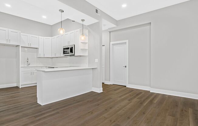 Beautiful 1 Bed Apartment in Ideal Gold Coast Neighborhood