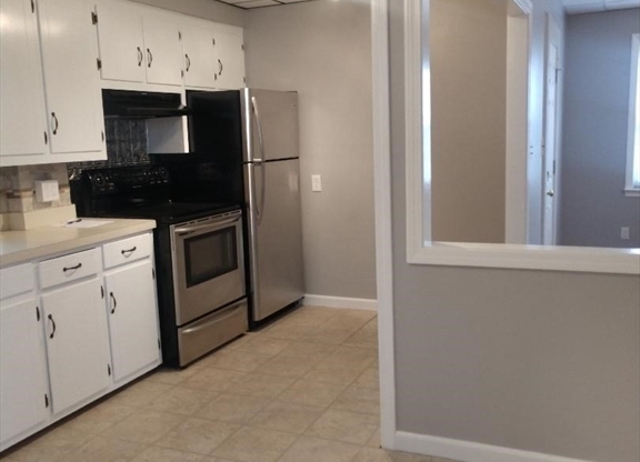 2 beds, 1 bath, 1,300 sqft, $1,675, Unit 1