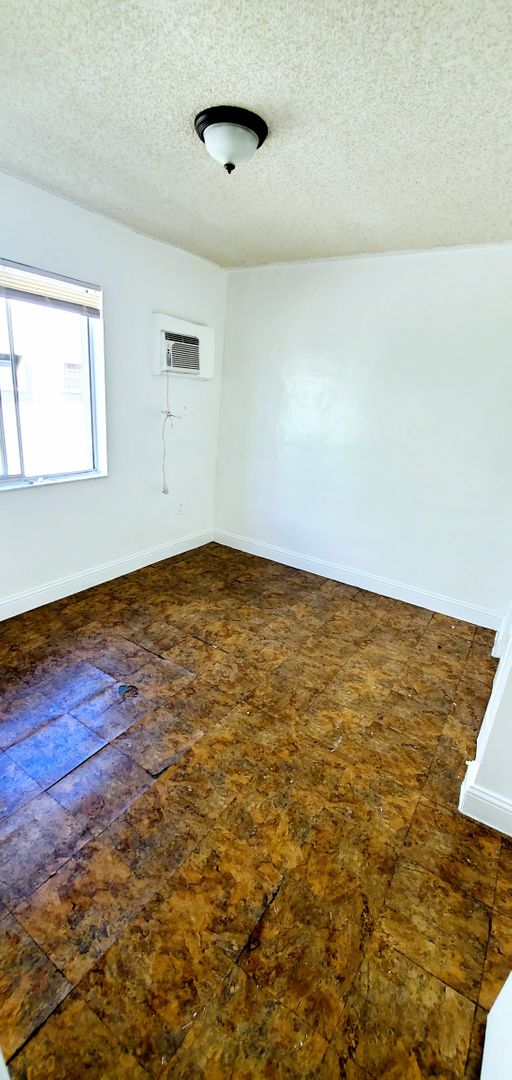 DOWNTOWN VILLAS LLC