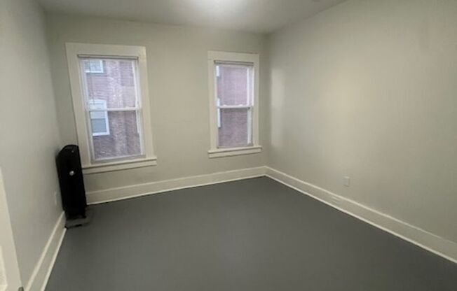 4 beds, 1 bath, $2,000, Unit 155 Belmont Unit #3L