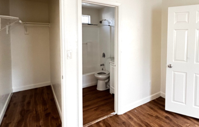 1 bed, 1 bath, $1,995, Unit 4420 1/2