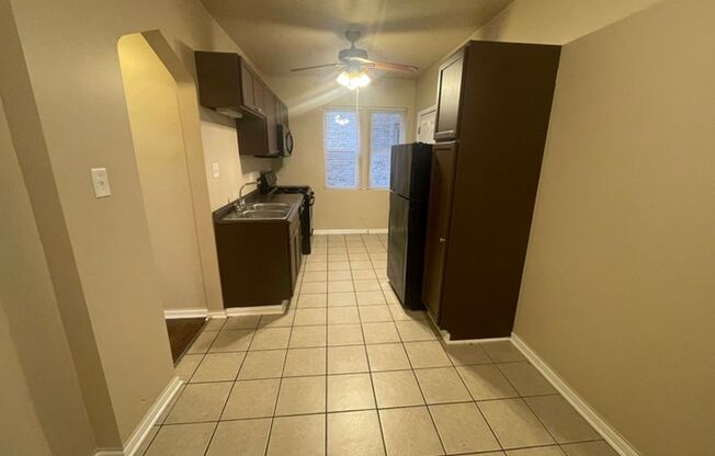 3 beds, 1 bath, $1,450, Unit 7704 #2S