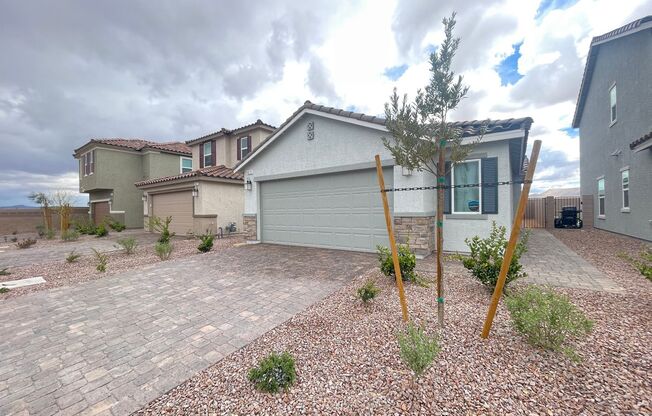 Gorgeous 3 bedroom 2 Bathrooms home is a Must See !