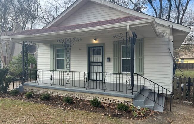 3 bedroom, 2 bathroom near Goodlett and Park