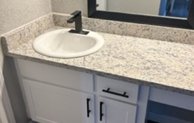 1 bed, 1 bath, 580 sqft, $1,215, Unit 1218