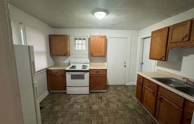 2 beds, 1 bath, $995