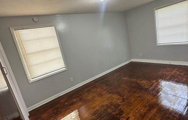 Fully Renovated 4 /1 Single Family House Available for Immediate Rent!