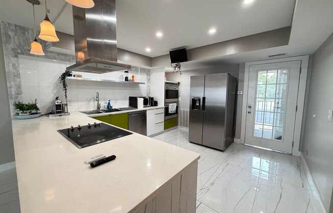 2/2 Available Now! Welcome to Cartagena near IMG