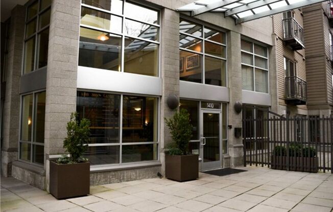 Amazing Capitol Hill Studio - GREAT DEAL!
