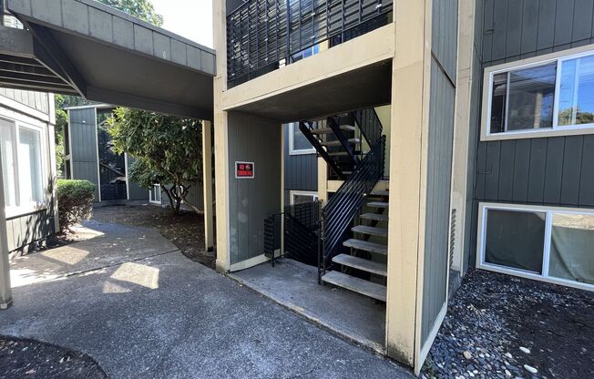 Spacious 1 Bedroom Apartment in Multnomah Village!