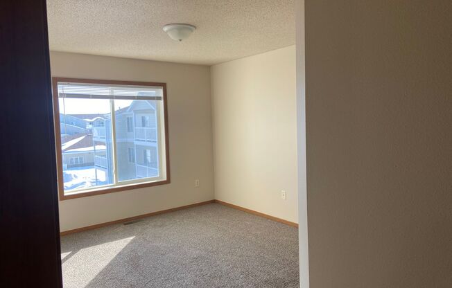 2 beds, 1 bath, 825 sqft, $1,005, Unit 321S