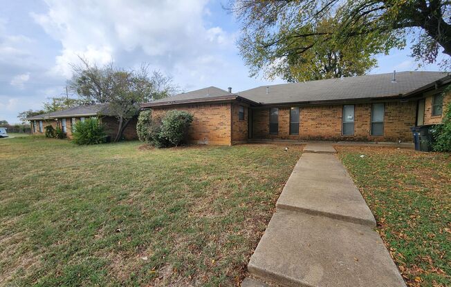 Spacious 3 Bedroom Duplex In Meadowbrook