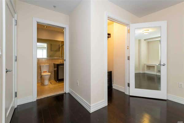 1 bed, 2 baths, 920 sqft, $2,950, Unit 209