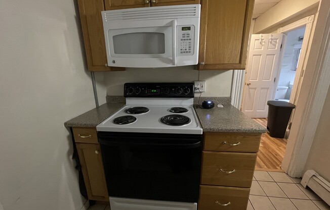 2 beds, 1 bath, 630 sqft, $2,900, Unit J4