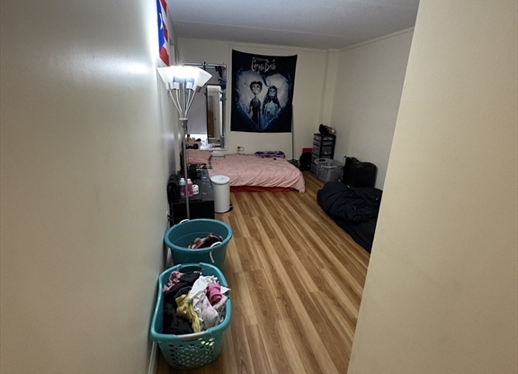 3 beds, 1 bath, $4,500, Unit 4