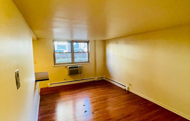 Studio, 1 bath, 450 sqft, $1,295, Unit 535-150