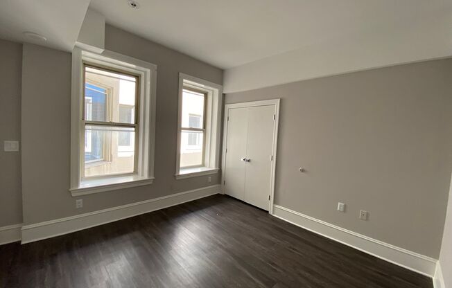 1 bed, 1 bath, 555 sqft, $1,460, Unit 406