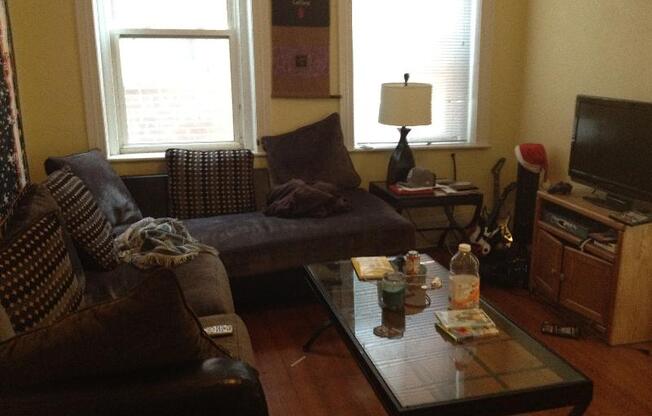 4 beds, 1 bath, $5,000, Unit 2