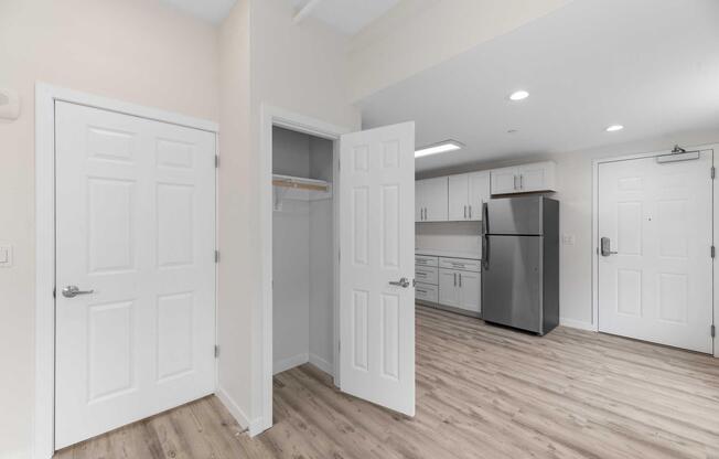 Studio, 1 bath, 384 sqft, $1,680