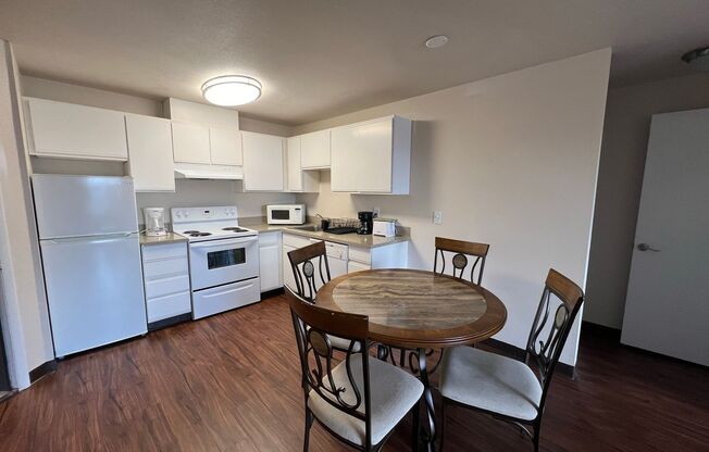 2 beds, 1 bath, 720 sqft, $1,995, Unit 526