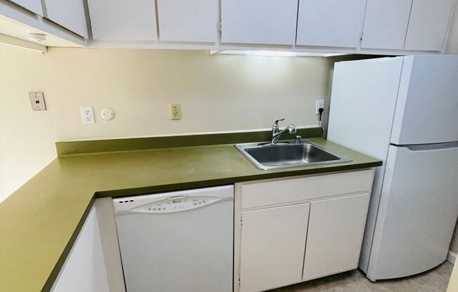 1 bed, 1 bath, $2,000, Unit # 220