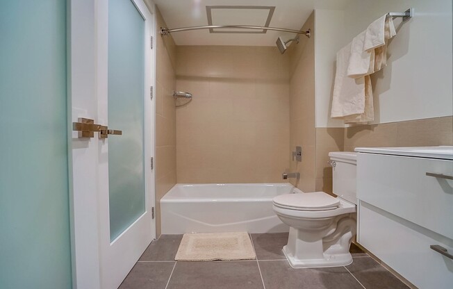 1 bed, 1 bath, 655 sqft, $1,800, Unit M06